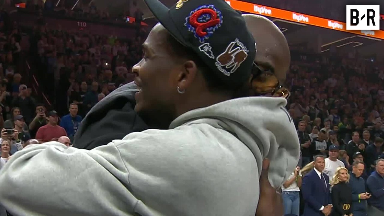 Anthony Edwards & Kevin Garnett Share a Moment, Refs Had to Stop the Game 😅