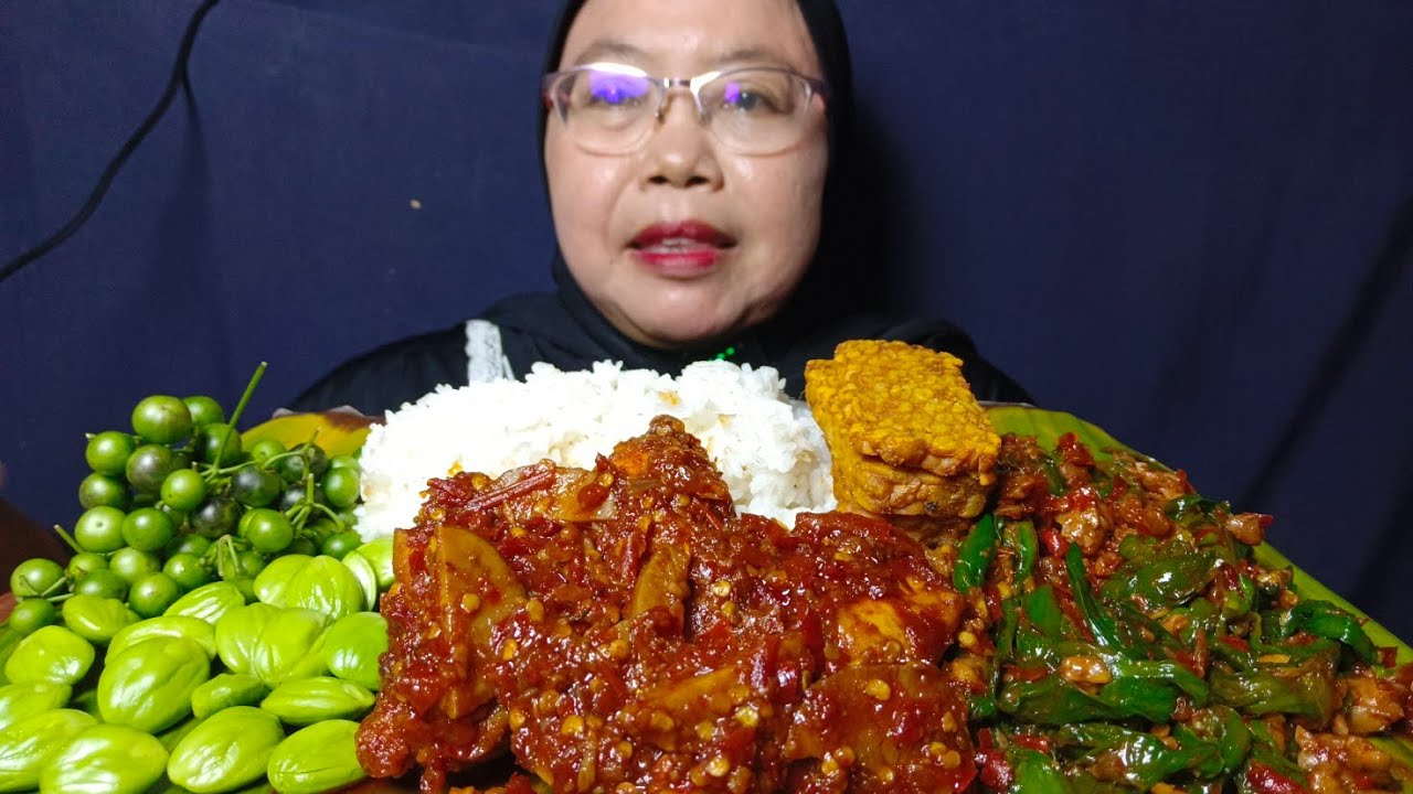 Sambel jengkol ayam pedes mercon oseng genjer tauco lalapan pete mentah lenca tempe goreng