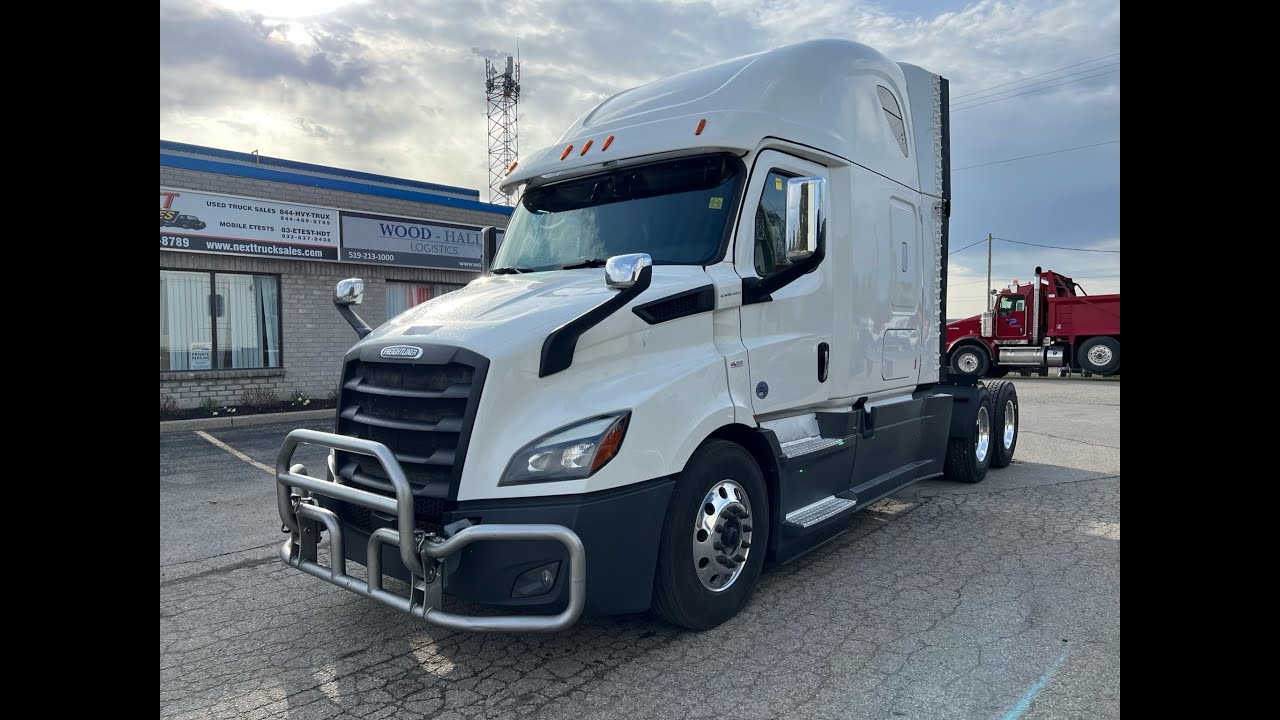 SOLD - 2019 Freightliner Cascadia - DD13 - 400hp / 1750 tq / Auto / APU - LOW MILES & WARRANTY!