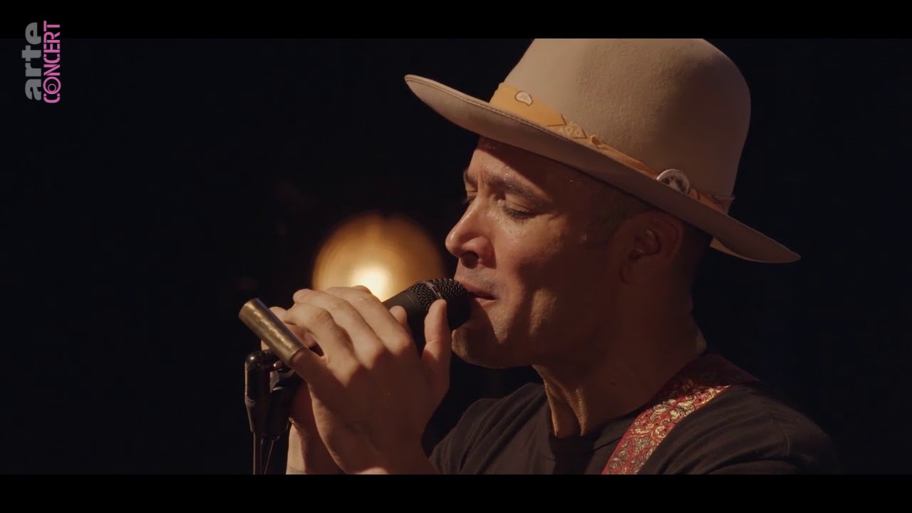 Ben Harper & Charlie Musselwhite  -   I`m In I`m Out And I`m Gone