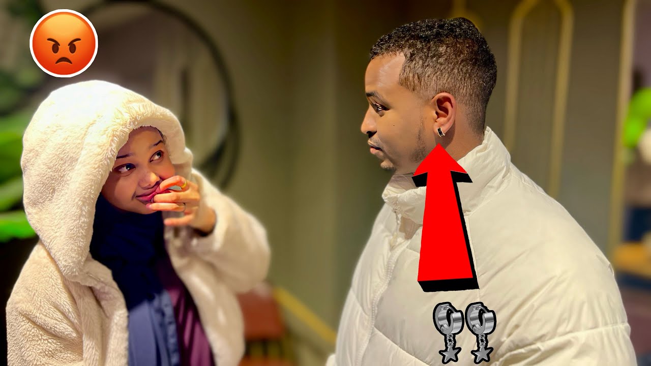 Prank Dhago Fake Ah Ayaa Soo Gashtay Siaan Ueego Falcelinteeda!! Prank Fake Piercing | Kamera Şakası