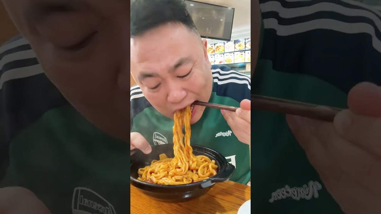 Check out the economical and practical old noodle restaurant in Tiexi. I recommend the egg