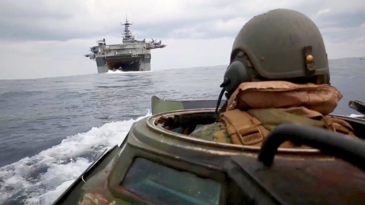 Assault Amphibious Vehicle AAV-P7/A1 In Action