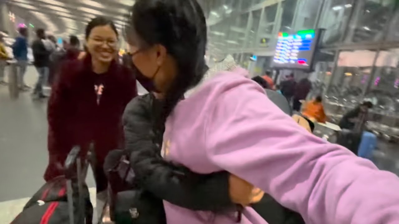 Airport pohoch ke Di ko Diya Surprise 😮 |Daily Vlog | Kolkata ke life | @anitareang4241 