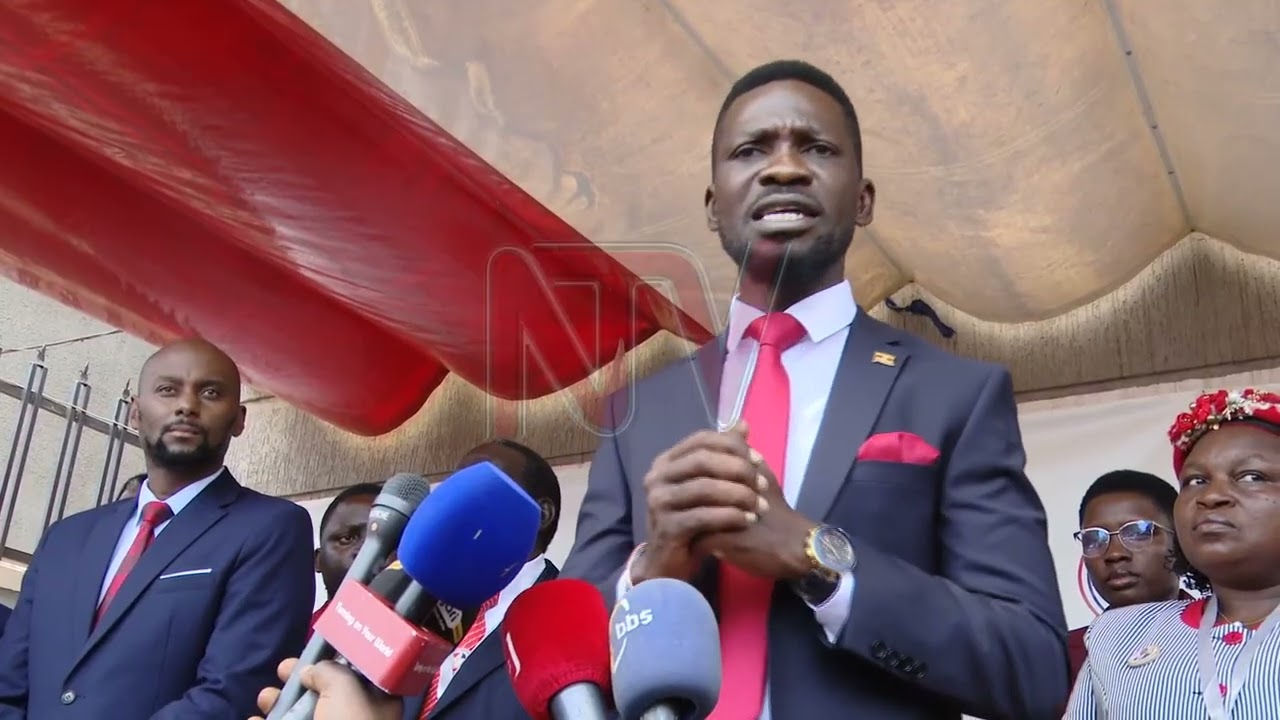 OKUSUNSULA ROBERT KYAGULANYI: Asimbudde mu makaage n’abawagizi be