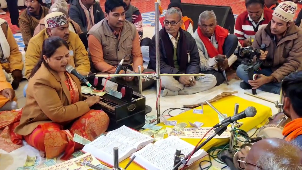 वाह क्या आवाज है ! अखण्ड रामायण पाठ भदोही, सपना शर्मा द्वारा जोरदार गायन एक बार जरूर देखे !..