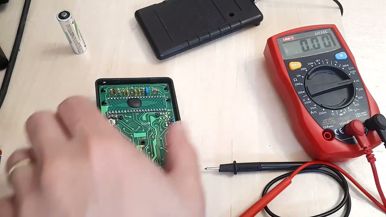 1998 UNI-T DT-830B Why Vintage Cheap Digital Multimeters are Bad and What is Wrong with Them?