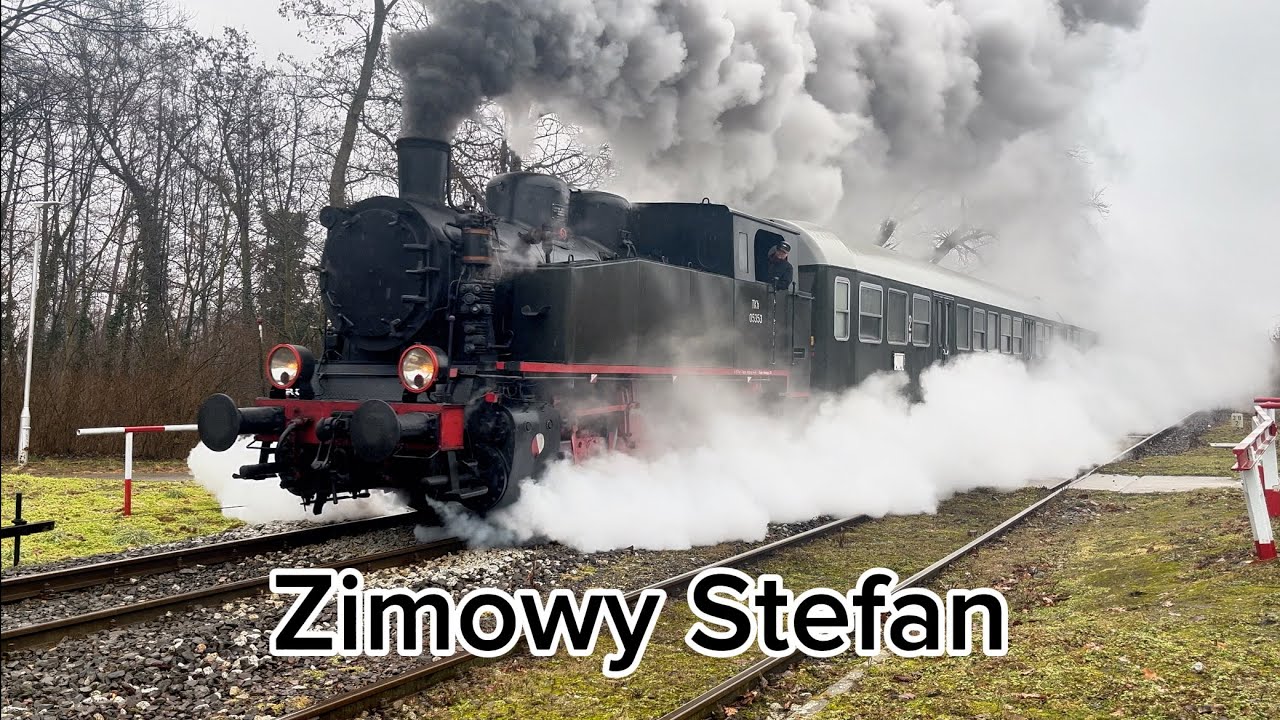 Parowóz Tkh05353 z pociągiem retro 