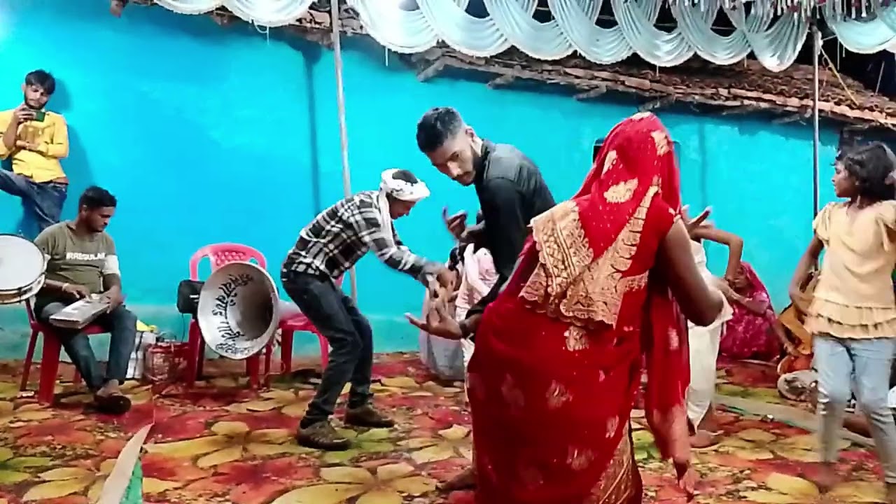 #बघेली✨ बैंड बजा 😈dance सीधी जिले का 😇 देवरा और भाभी💯 जी का डांस🙏👌