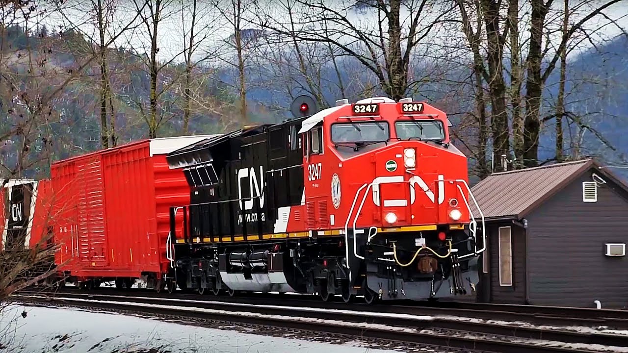 Brand Shiny New ET44AC Pulls Unique CN A416 Thru Harrison Mills, British Columbia