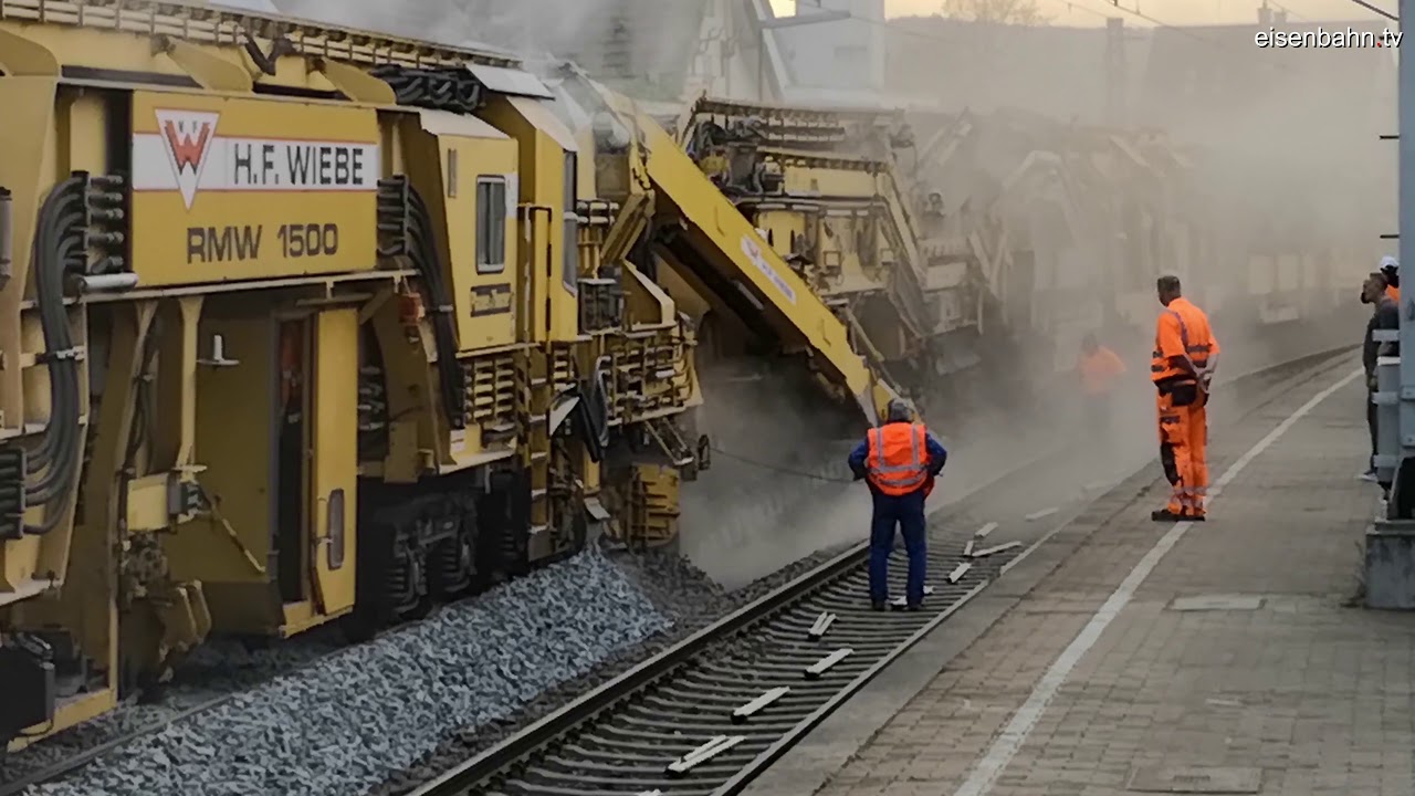 Gleisbauzug - vollautomatischer Schotter-Tausch