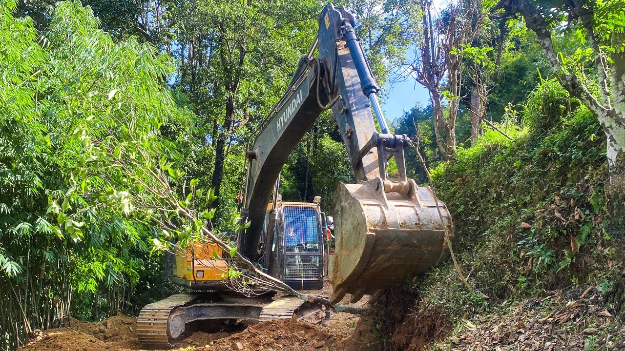 Building Roads in the Extreme: Excavator Operators Demonstrate Their Expertise in Mountain Terrain
