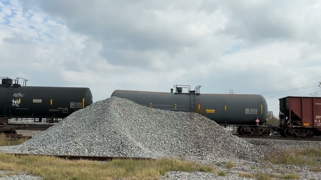 Bnsf 3856 leads a slow manifest train with a nice K5HL and Hornshow in Houston Texas!!!