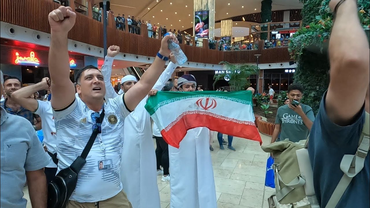ايران تسحق ويلز في الدقيقة الأخيرة من الوقت البدل الضائع و فرحة الجمهور في مول قطر.