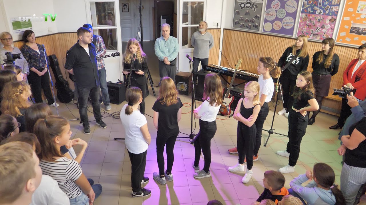Flashmob a zene világnapján az I-es Gyakorlóban - PTE