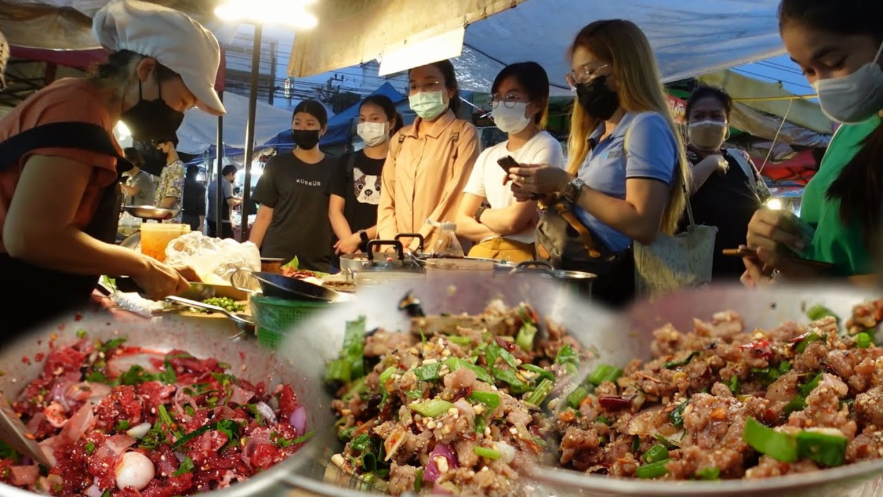 โรงงานปิดไม่มีงานแต่ที่บ้านชอบกินลาบ ทำลาบอร่อยก็เลยมาขายลาบ ลูกค้ารุมเป็นร้อย เครื่องลาบหอมทั่วตลาด