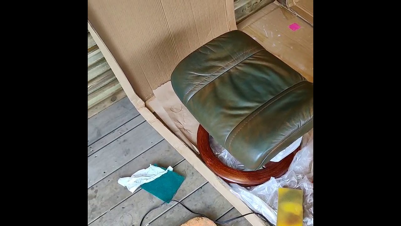 Leather stress-less chair recolour - Before