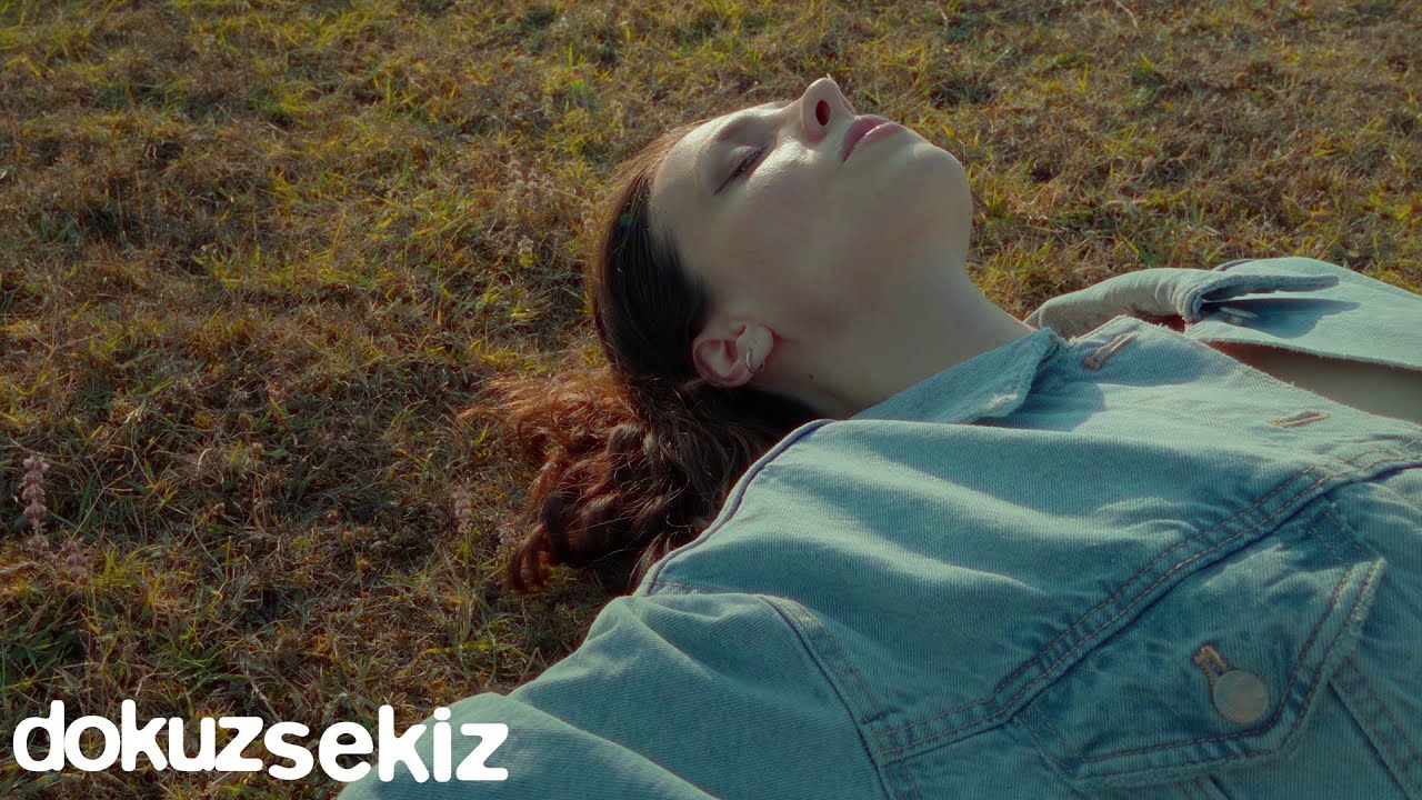 Ezgi Yelen - Başka Bir Yerde (Official Video) (4K)