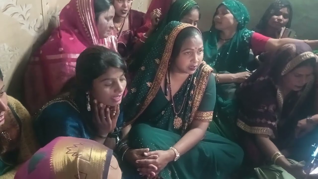 दीपा पाठक मंजू मोहिनी और सब युटयुबर्स के साथ # वायरस गीत# पारंपरिक गीत#👍❤️