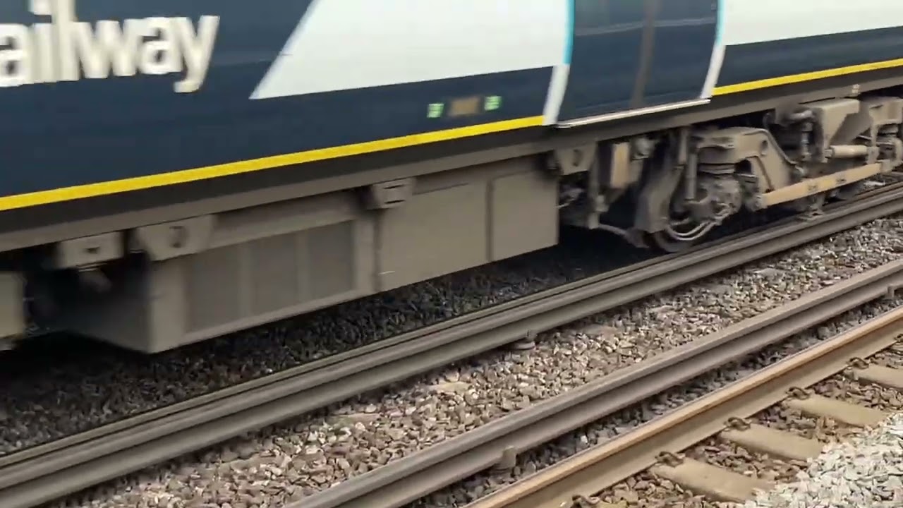 Trains & Tone-blasts everywhere at Portchester! #honksign