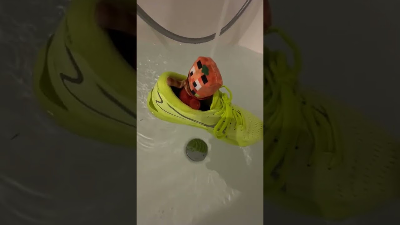 Mini Mini Paluten baut ein RAFT