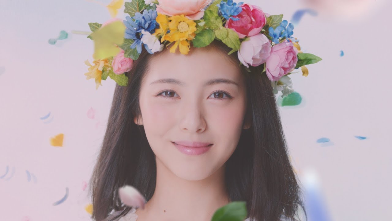 浜辺美波、四季の女神になり“美しい瞳”で季節を感じる　メニコン「フォーシーズン」新WEBCM動画「四季を感じる篇」＆メイキング映像