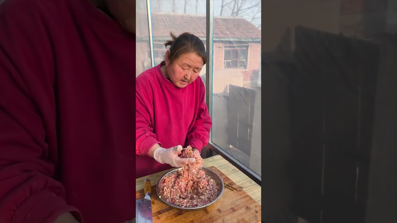 老妈今天做的东北特色美食  熏肉签子 香迷糊了 #农村生活 #农村美食 #肉签子 #新农人计划2025 #黑土地上的农村生活