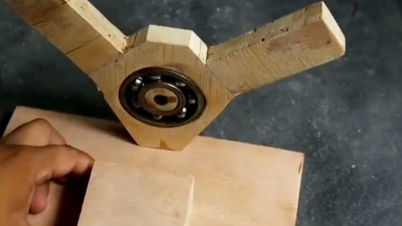 DIY Handmade Electric Generator Tutorial: Harnessing Power with Bearings, 2 Syringes, and a Motor!