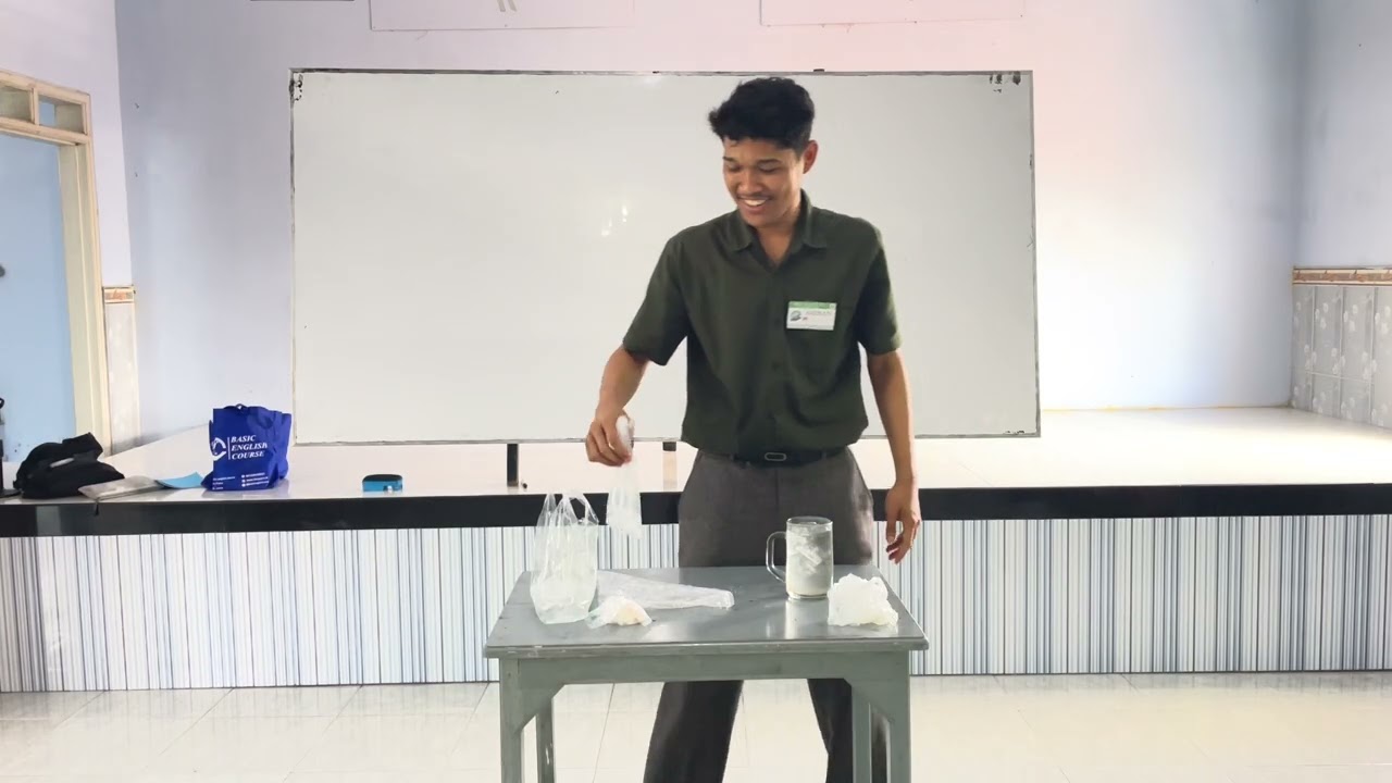 Fikri Ardian,humble class ,procedur text ,the tittle is how to make ice the gun .CTC DJF172