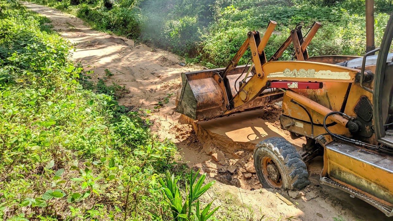 Cara Backhoe Loader Perbaikan Jalan Rusak Terpotong ( TLB)