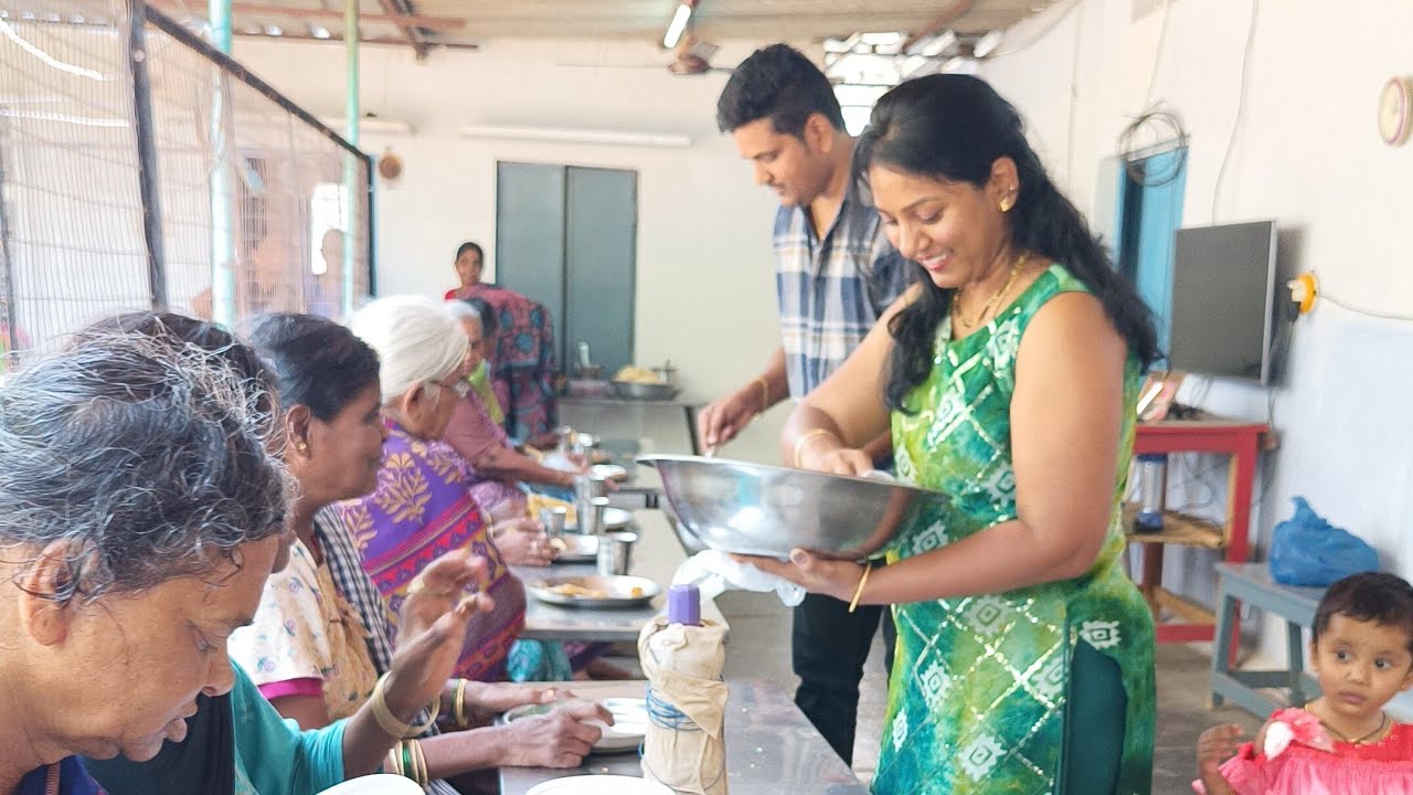 Gahana Shanvi పుట్టినరోజు సందర్భంగా అమ్మఒడి వృద్ధాశ్రమంలో అన్నదానం @LKJOYhome #shortvideo