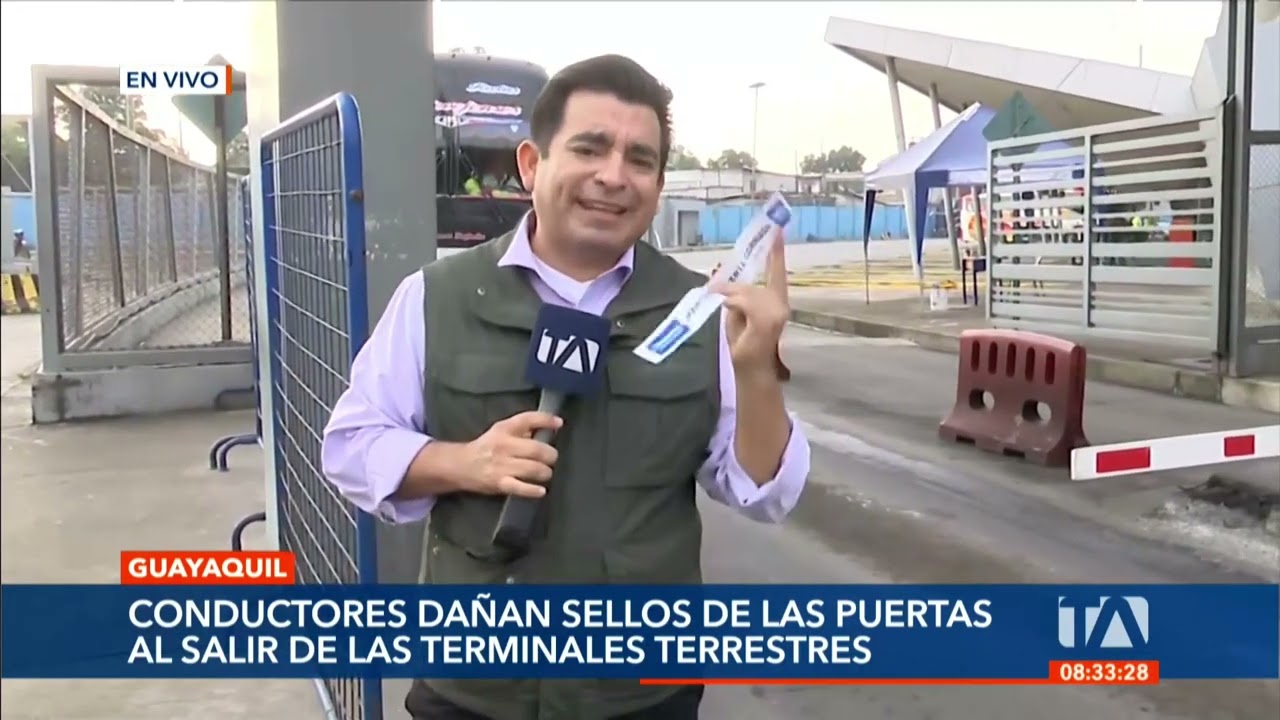Sellos de seguridad en las puertas de buses en las Terminales Terrestres de Guayaquil son dañados