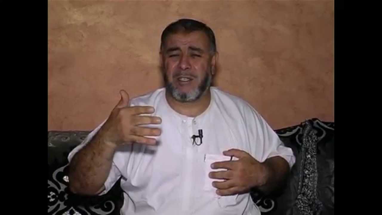 هل يجوز للمرءة ان تصلي في مكان دون سقف ؟