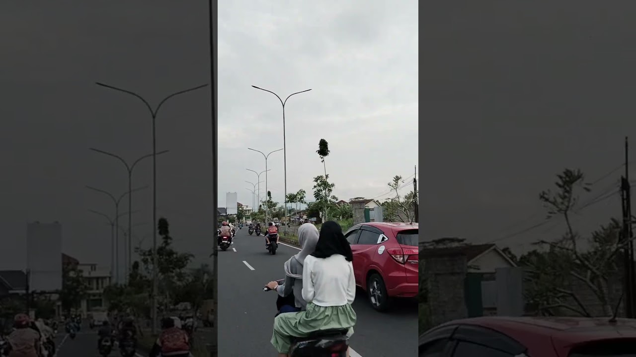 Suasana ngabuburit di jalan baru,, ternyata maceeet,, 🥺