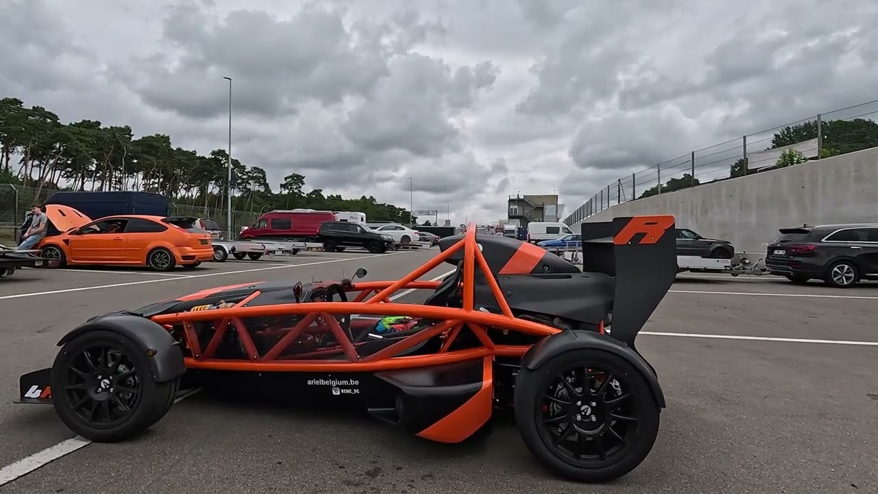 On d&eacute;couvre des p&eacute;pites sur le circuit de Zolder embarque avec moi!