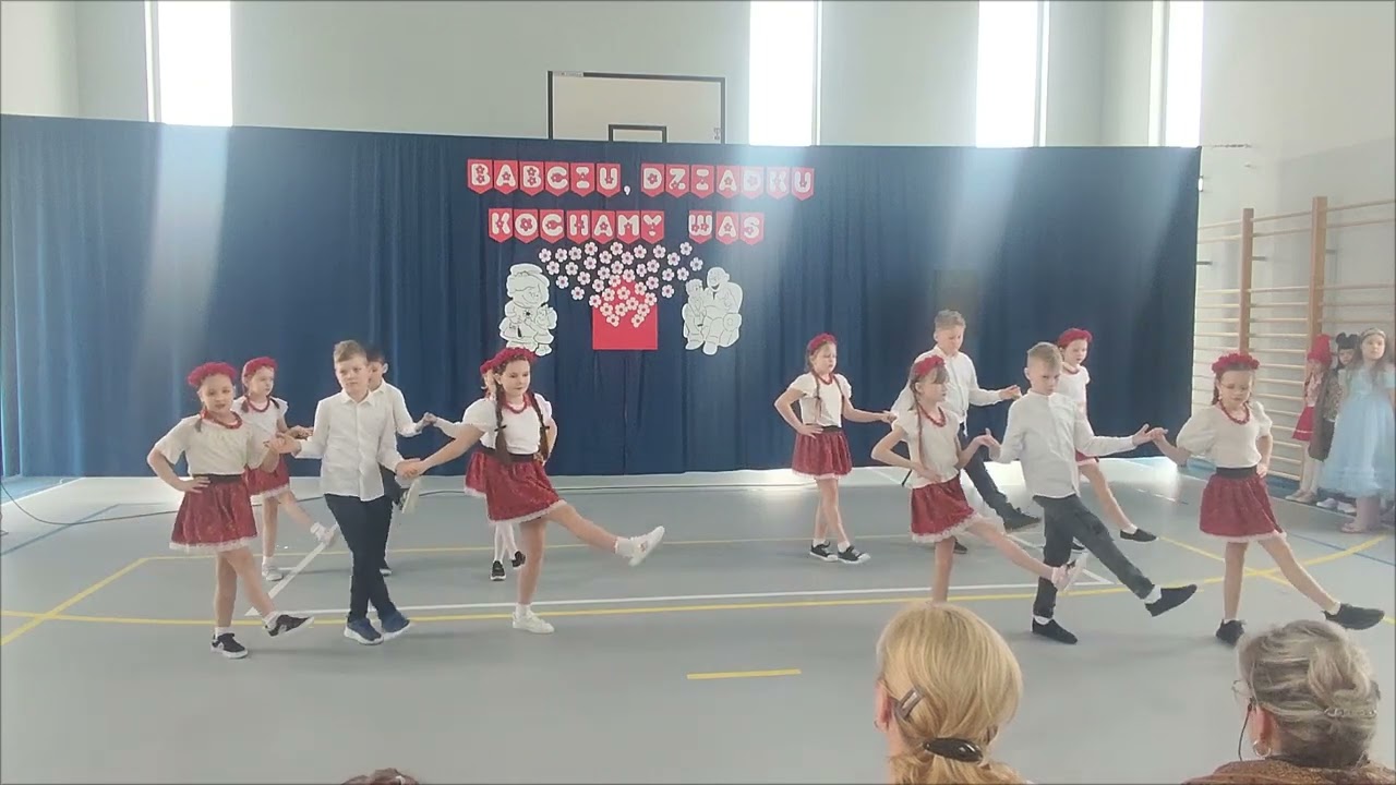 Dzień babci i dziadka taniec Publiczna Szkoła Podstawowa w Jadownikach