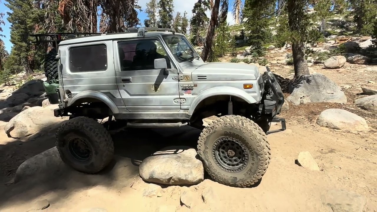 Red lake and Coyote lake 4x4 trail at Shaver Lake at the high Sierras