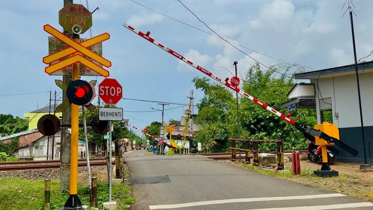 Perlintasan Unik Kereta Api WANTECH Kuntili Banyumas, Jawa Tengah