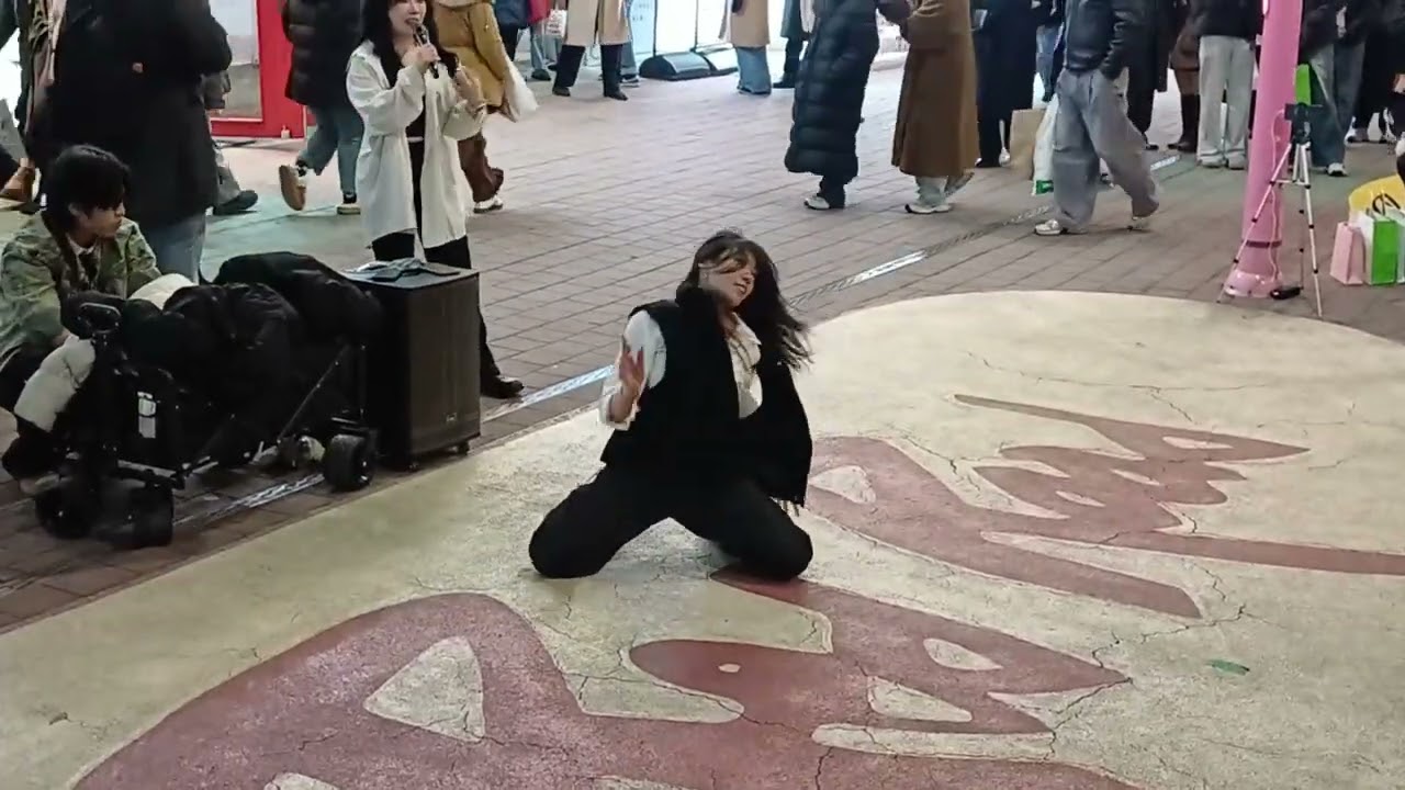 [KPOP HONGDAE BUSKING] #BeOur | BADVILLAIN - 'ZOOM' 251222