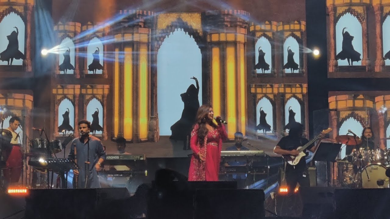 Purano Shei Diner Kotha || Shreya Ghoshal live in concert || kolkata