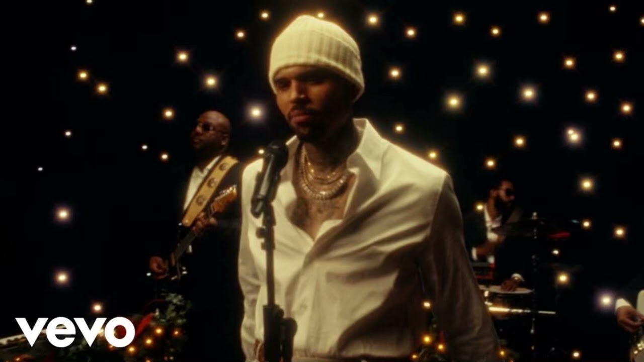 Chris brown - It’s giving Christmas 