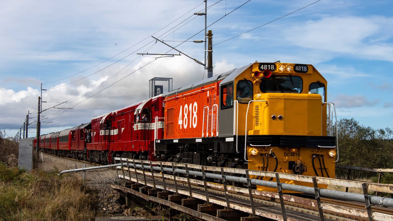 V12 Thunder up the Main Trunk Line - DC 4818 & Da's 1431 & 1410