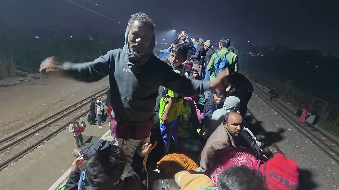 ৪  দিনের ছুটি পেয়ে ট্রানের ছাঁদে বাসায় যাচ্ছে নির্বাচনের ভোট দিতে। Train Vlog