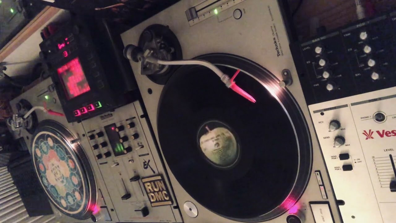 LUCY IN THE SKY WITH DIAMONDS / THE BEATLES