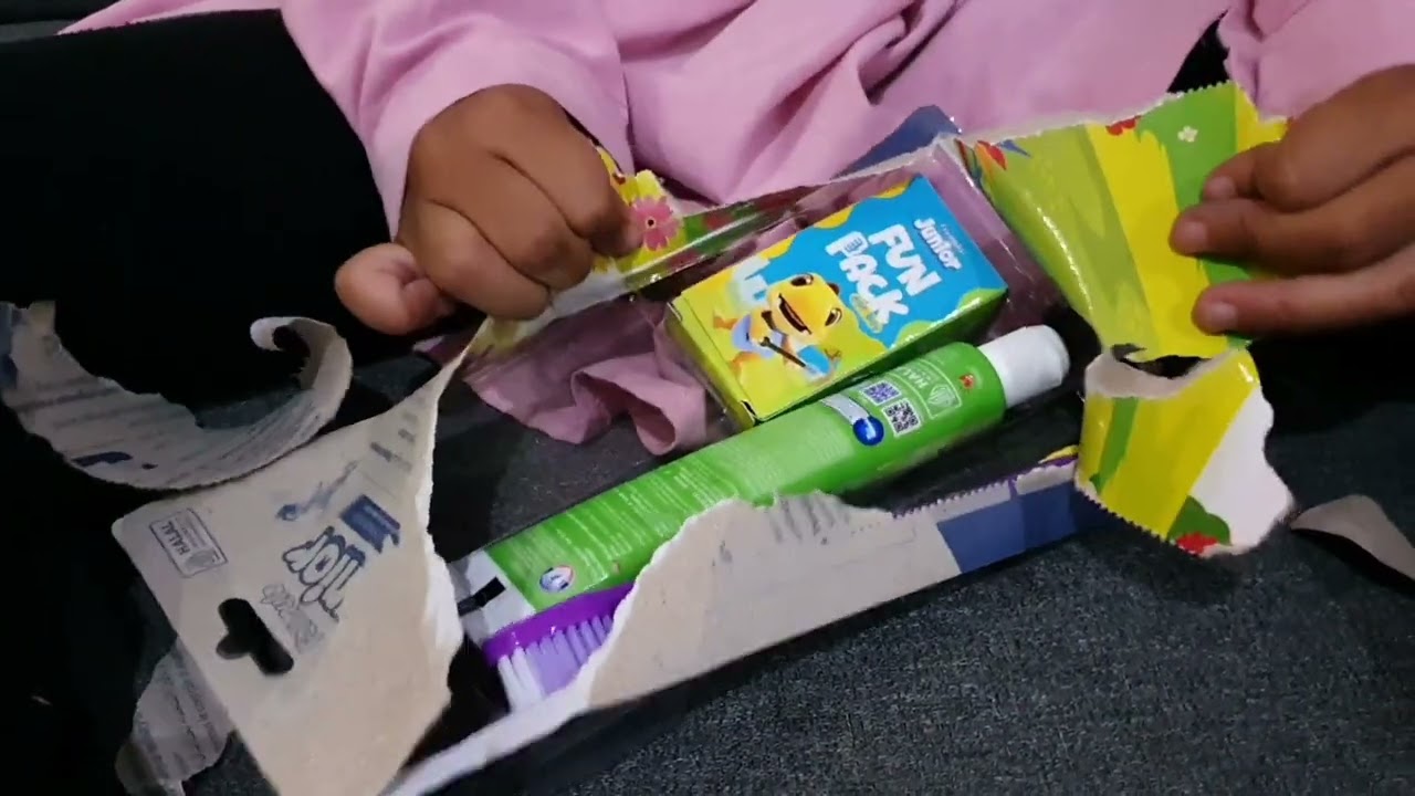 Unboxing sikat dan pasta gigi Formula Junior, asyik dapet hadiah!