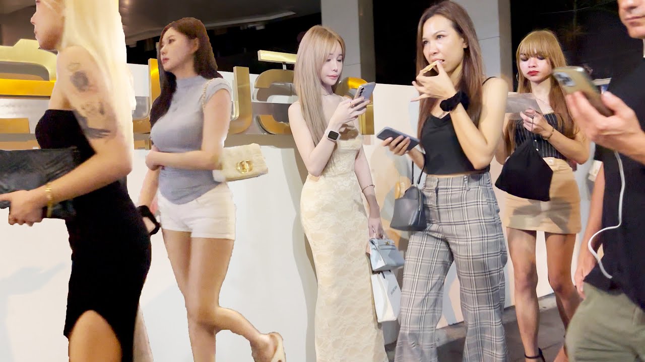 How is Thailand now? Bangkok nightlife street look around. So many pretty ladies!
