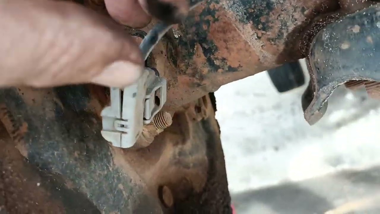 vazamento na roda traseira da Hilux (verificar suspiro do diferencial)