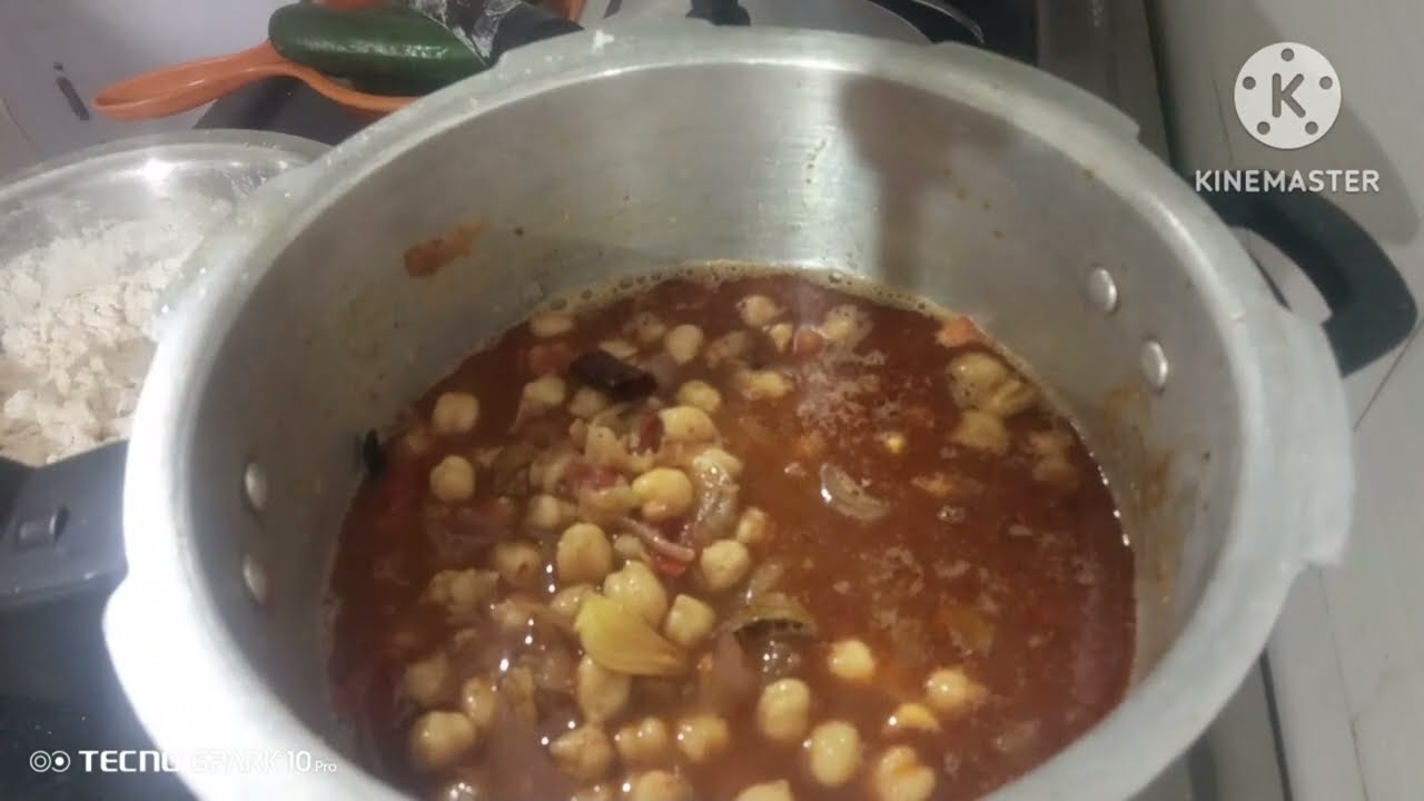 Chhole bhature ki ful recipe#food #chhole bhature#trending video#viral@kaminisingh755 