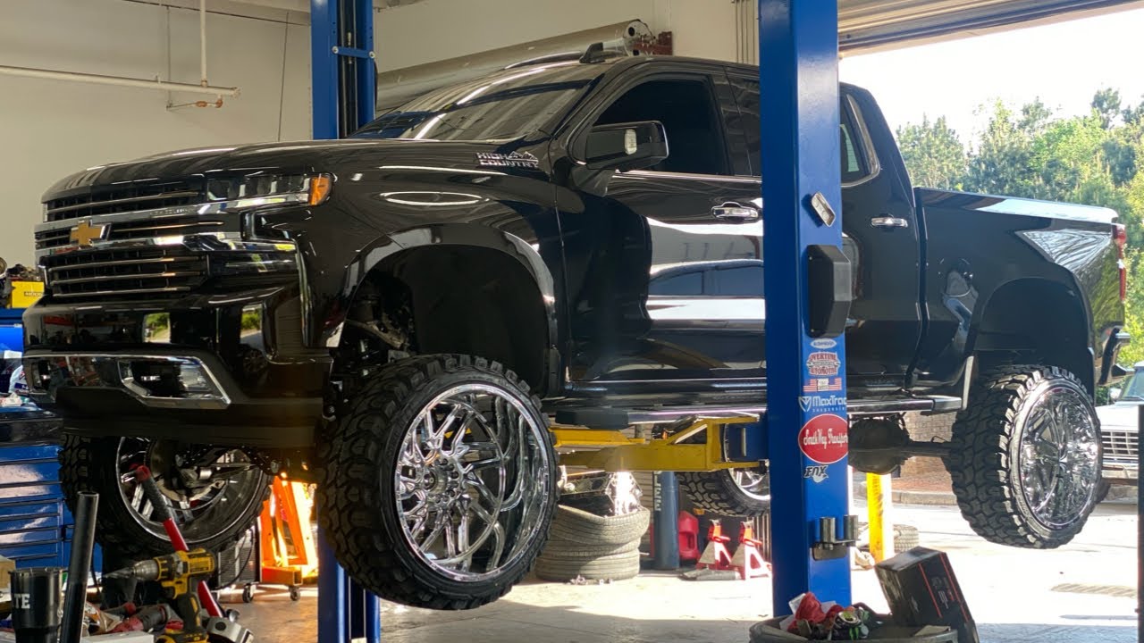 Black High Country gets HUGE lift and 26x14s!!
