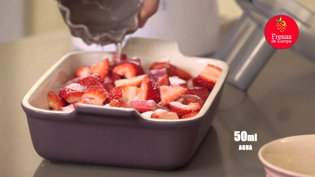 Receta de Crumble de fresas con ruibarbo de Alma Obregón